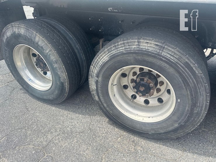 2021-mack-granite-64fr-image-22