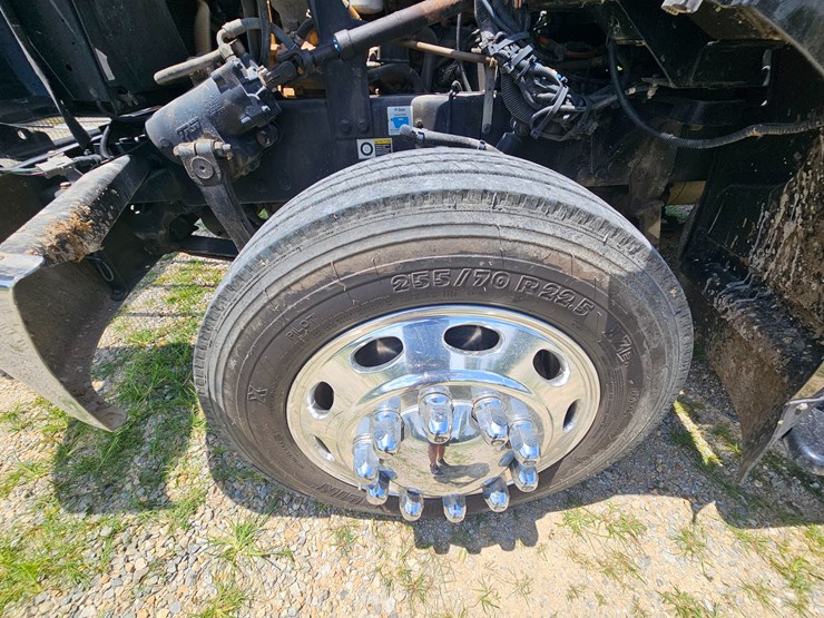 2007-peterbilt-335-image-110