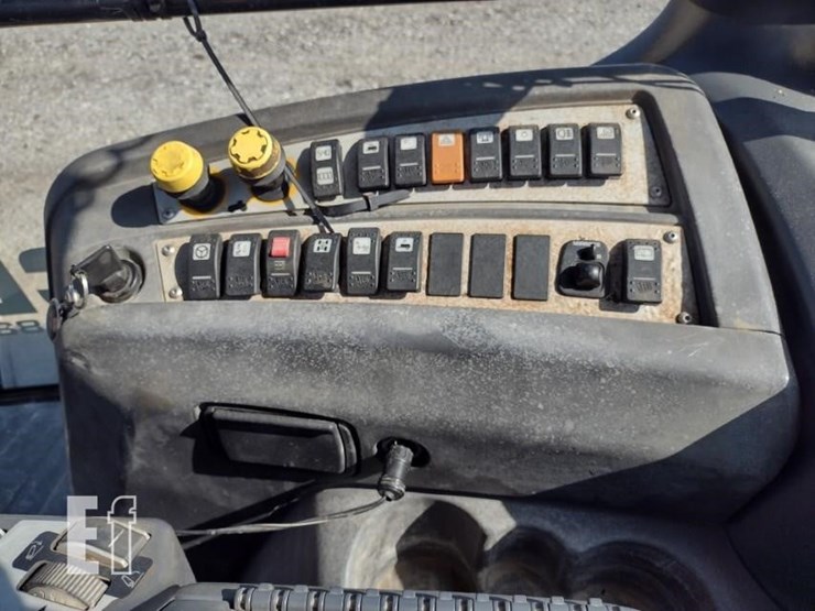 jcb-fastrac-8280-image-9