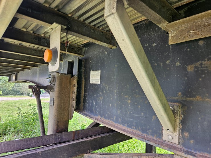 2005-utility-48'-x-102"-image-48