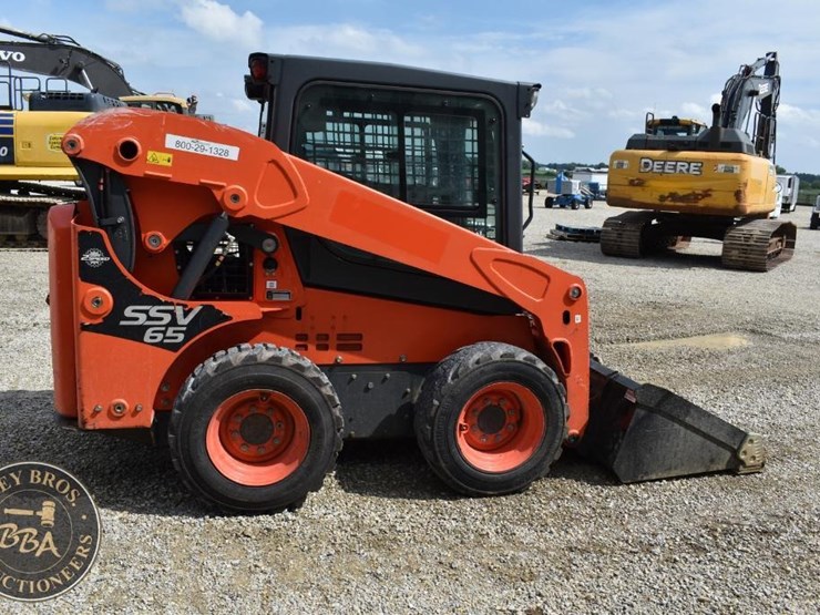 2020-kubota-ssv65-image-16