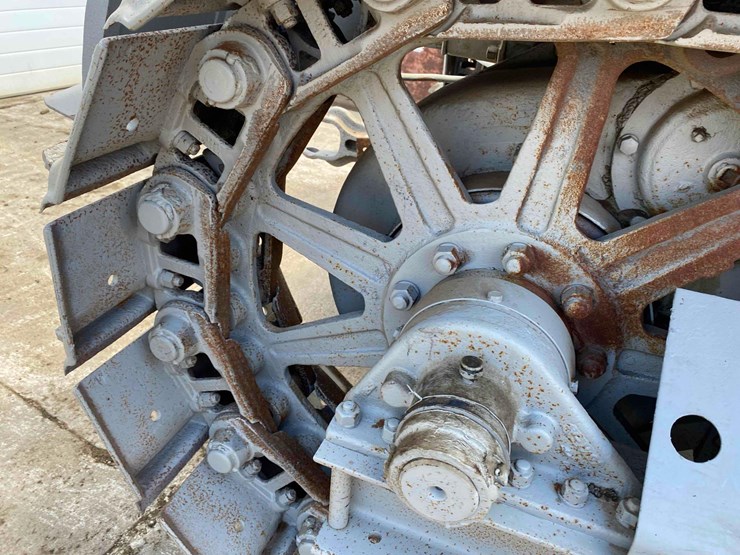 caterpillar-60-snow-crawler-tractor-image-25