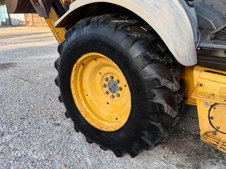 new-holland-555e-image-35