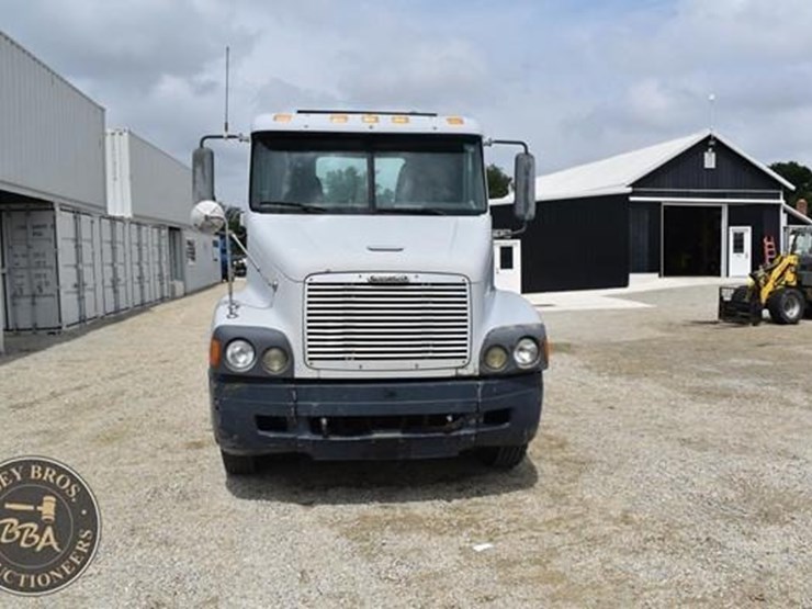 2002-freightliner-century-112-image-11