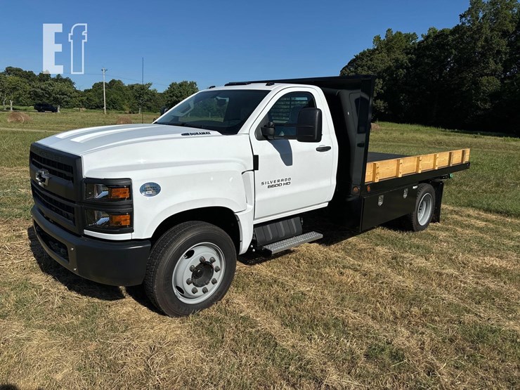 2023-chevrolet-silverado-6500hd-image-1