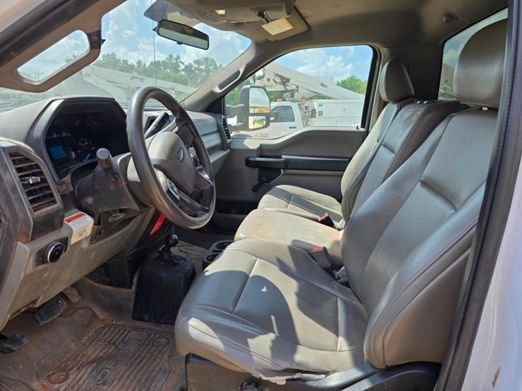 2019-ford-f550-image-26