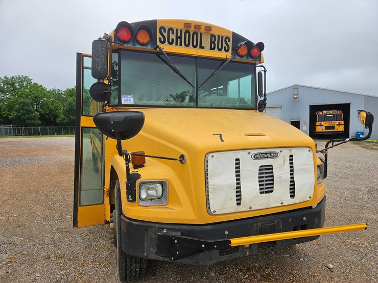 2005-freightliner-fs65-image-54