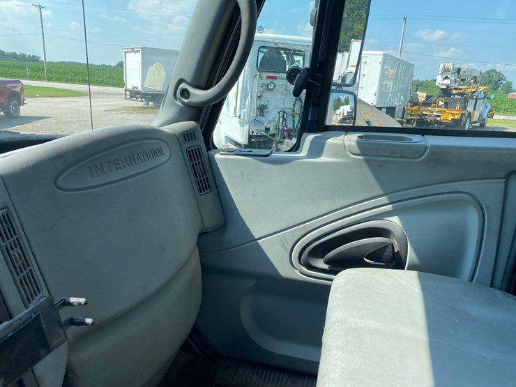 2006-international-durastar-4300-image-46