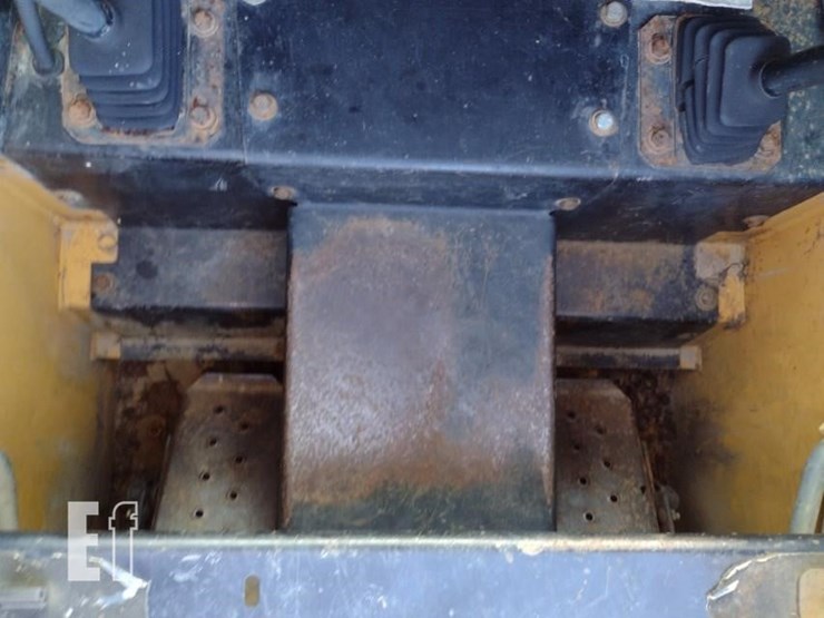 new-holland-lx885-image-12