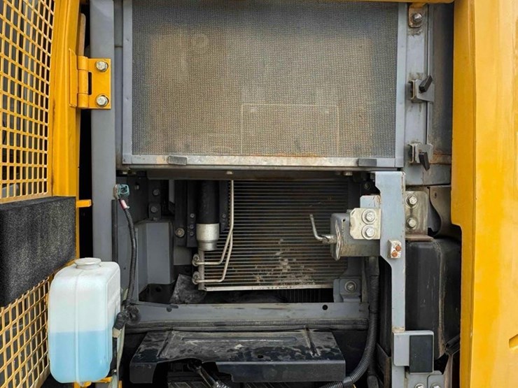2021-deere-245g-lc-image-25