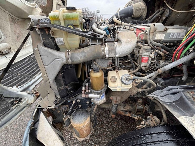 2009-freightliner-columbia-120-image-38