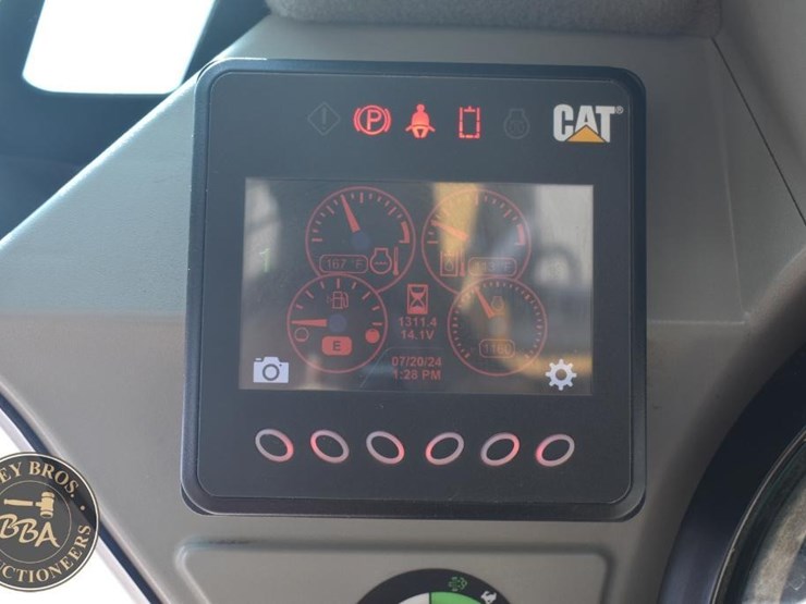 2021-caterpillar-262d3-image-52