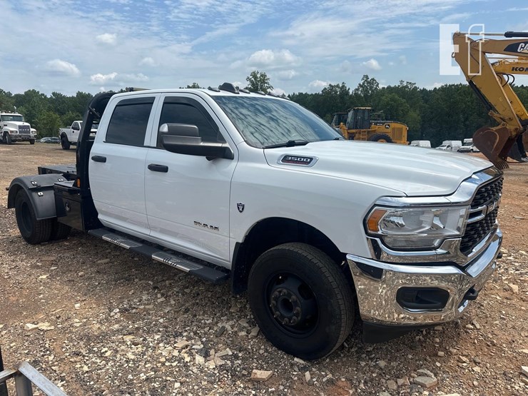 2022-ram-3500-hd-image-2
