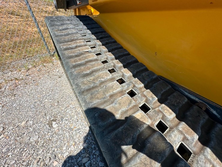2021-deere-333g-image-29