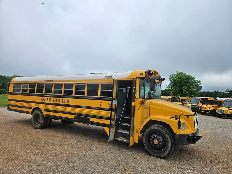 2005-freightliner-fs65-image-47