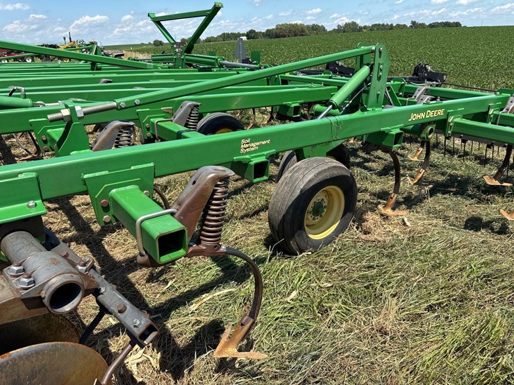 john-deere-2310-image-15