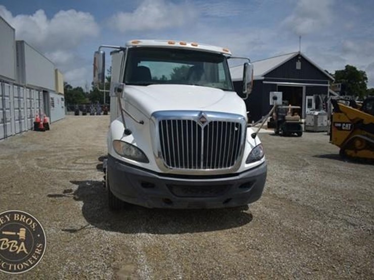 2014-international-prostar-image-14