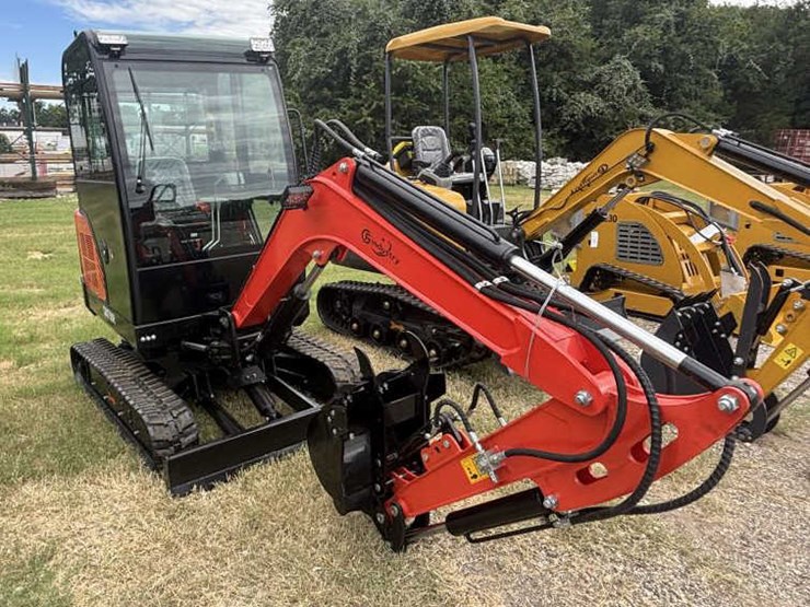 #114-•-cfg-industrial-excavator-w/-enclosed-cab-image-2