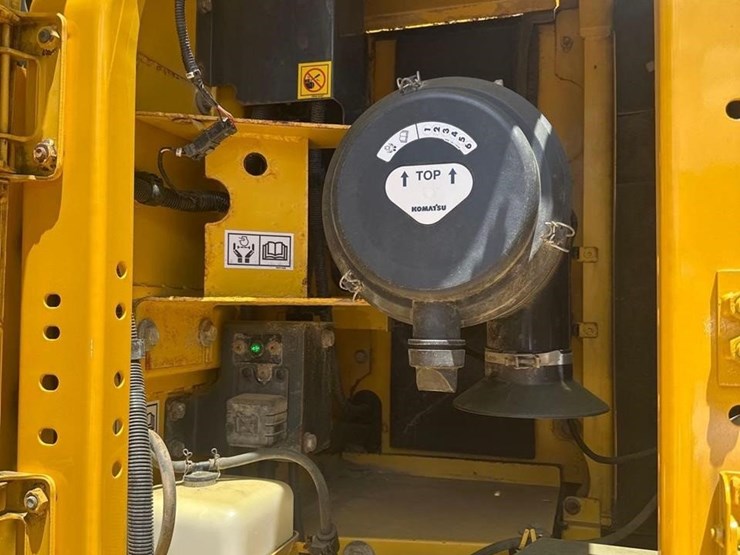 2021-komatsu-pc210-lc-11-image-21