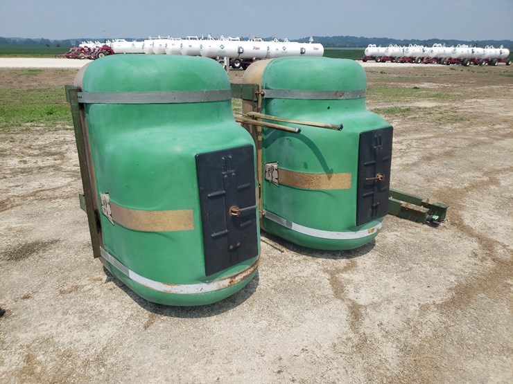 sprayer-saddle-tanks-with-mounting-frame-image-1