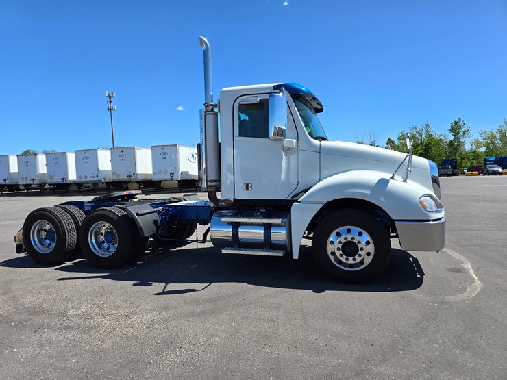 2020-freightliner-columbia-120-image-43