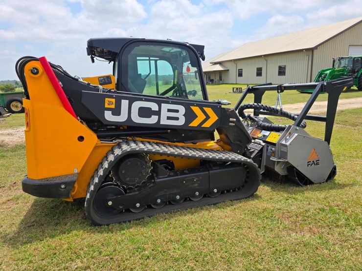 2022-jcb-3ts-8t-image-2