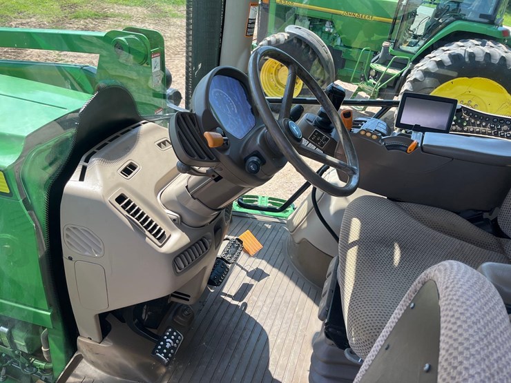 2014-john-deere-6210r-image-18