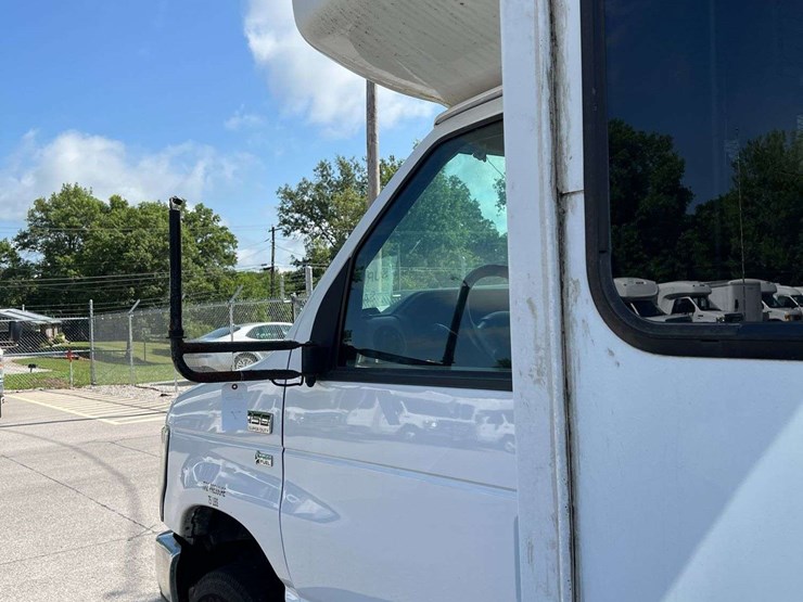 2014-ford-e450-image-10