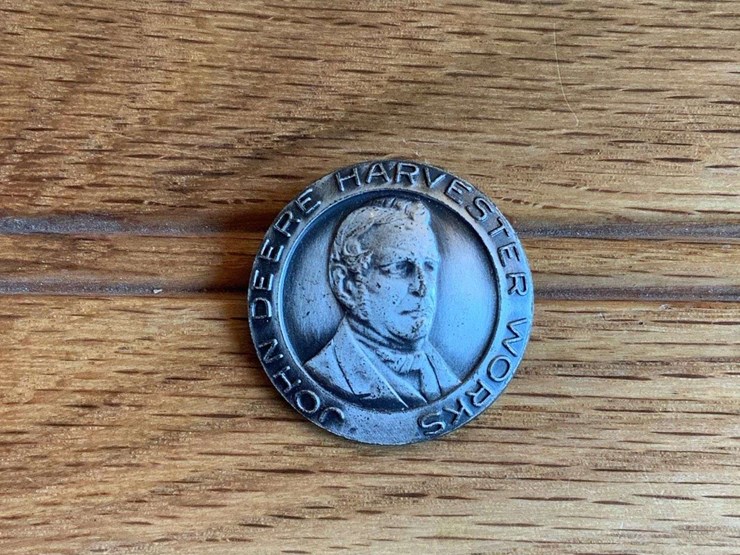 john-deere-harvester-works-employee-badge-image-1