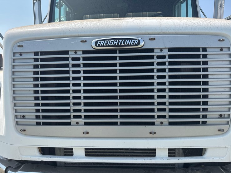 2003-freightliner-fl80-image-23