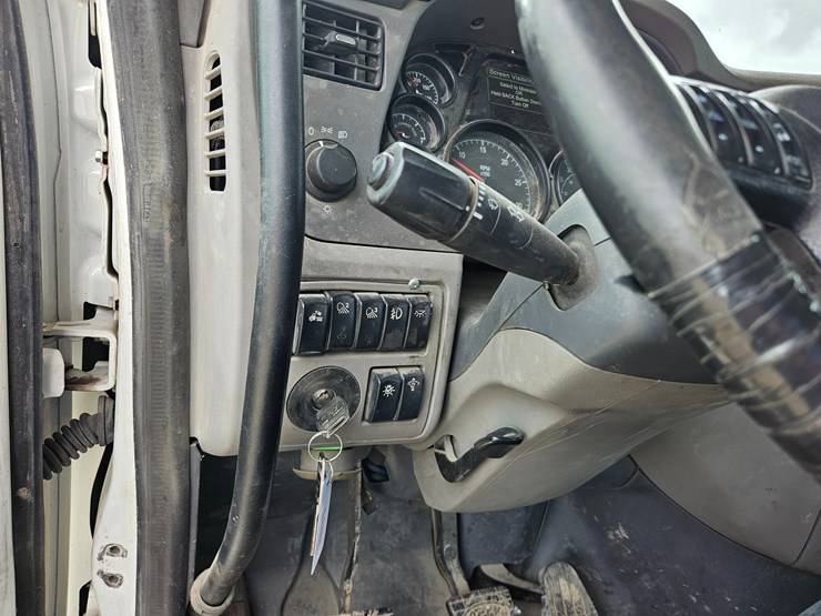 2014-peterbilt-579-image-33