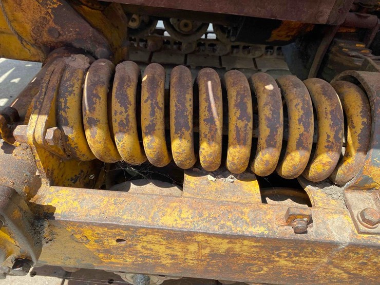 caterpillar-d2-ag-crawler-tractor-image-24