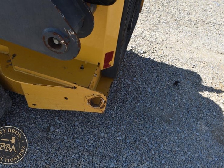 2019-deere-325g-image-40