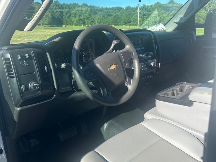 2023-chevrolet-silverado-6500hd-image-6