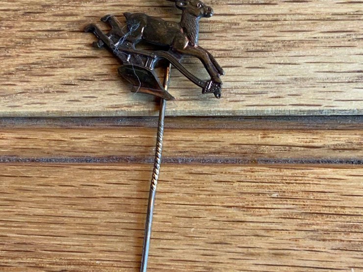(2)-john-deere-button-+-straight-pin-image-2