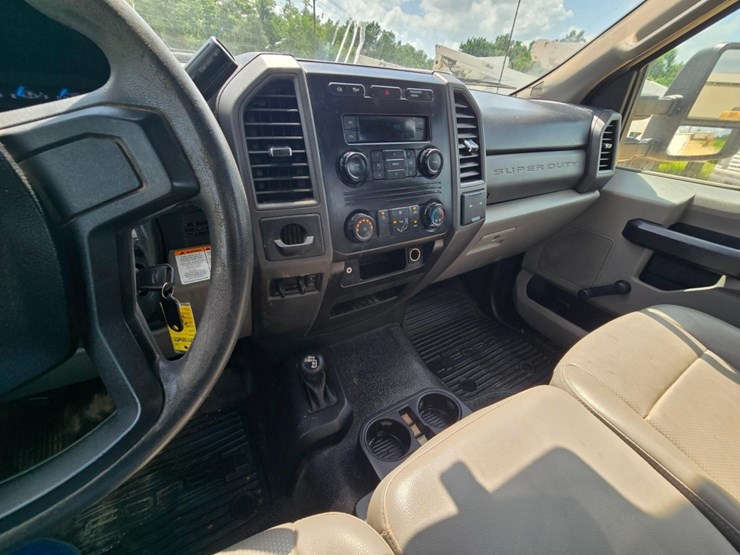2017-ford-f550-image-30