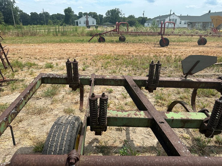 john-deere-100-image-30