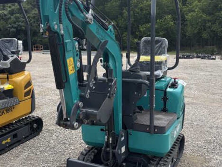 #106-•-cfg-industrial-mini-excavator-w/-hydraulic-thumb-image-1