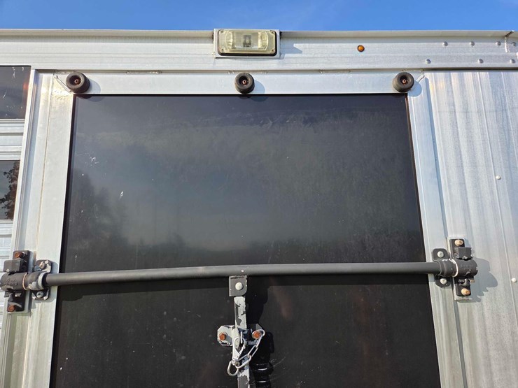 2017-8'x24'-eby-aluminum-livestock-trailer-image-11