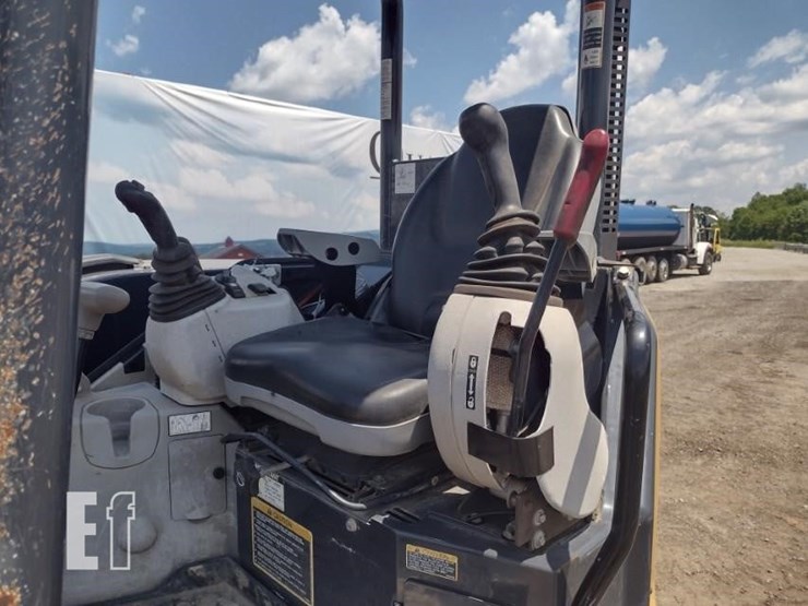 2017-deere-50g-image-12