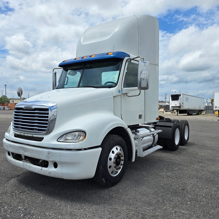 2013 FREIGHTLINER COLUMBIA 112