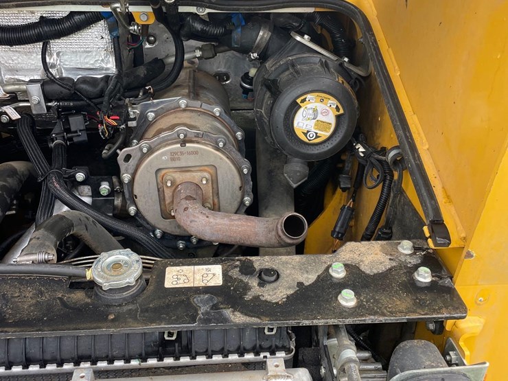 2019-deere-318g-image-26