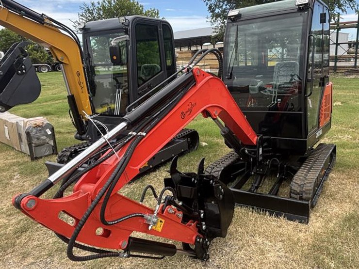 #114-•-cfg-industrial-excavator-w/-enclosed-cab-image-1