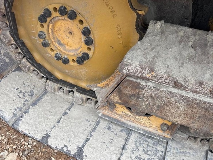 2013-deere-650k-lgp-image-16
