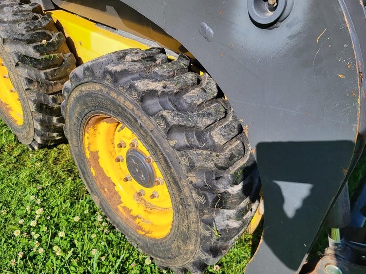 2014-new-holland-l216-image-12