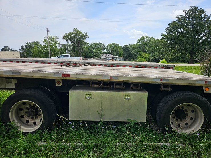 2005-utility-48'-x-102"-image-26
