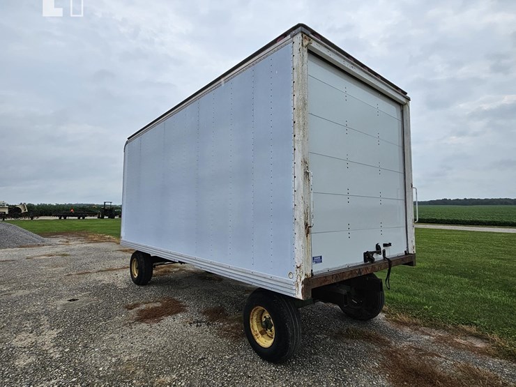 us-truck-body-on-john-deere-running-gear-image-7