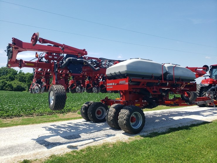 2023-case-2140-12/23-pivot-planter-image-7