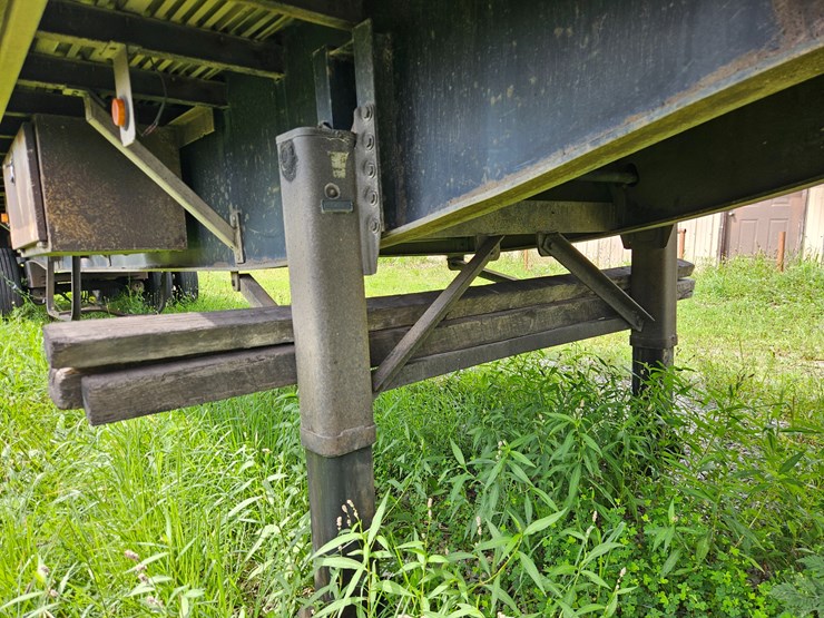 2005-utility-48'-x-102"-image-25