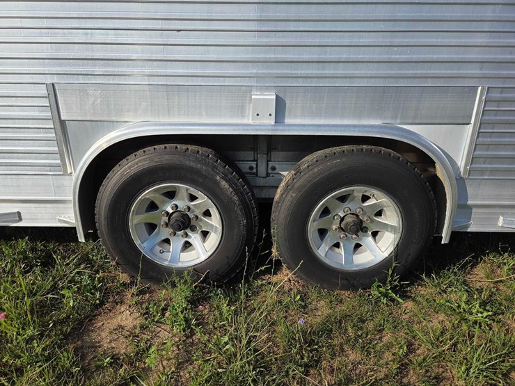 2017-8'x24'-eby-aluminum-livestock-trailer-image-13